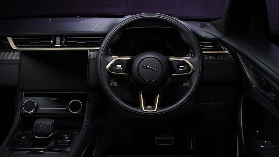 Jaguar F-Pace SVR Edition 1988 jaguar fpace svr edition 1988