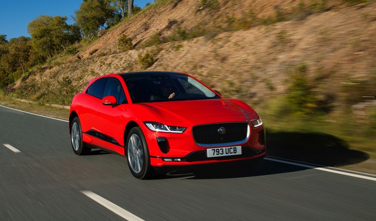 Jaguar E-PACE: arrivano Intelligenza Artificiale e sospensioni