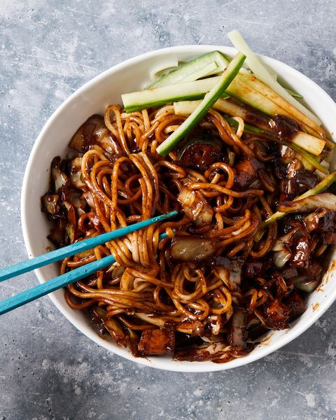 jjajangmyeon with cabbage and onions