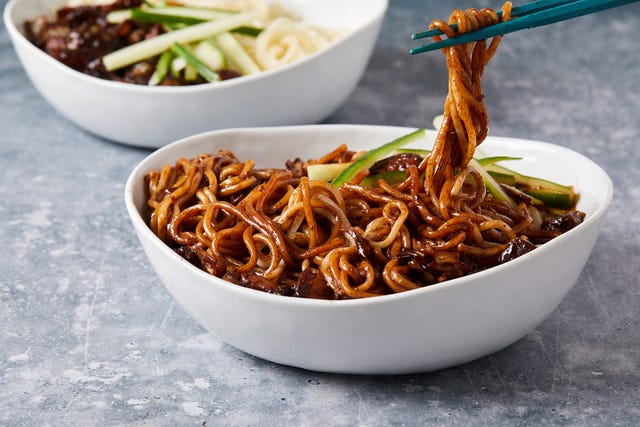 jjajangmyeon with cabbage and onions
