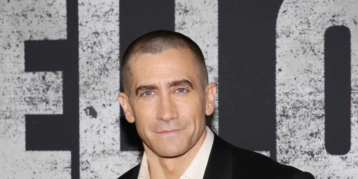 Jake Gyllenhaal’s Broadway Dressing Room Divides Internet