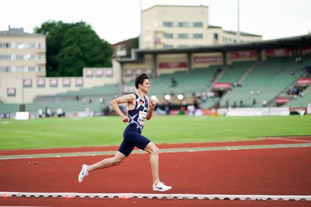 el atleta noruego jakob ingebrigtsen corre en los impossible games de oslo el pasado 11 de junio, donde batió el récord europeo de los 2000m