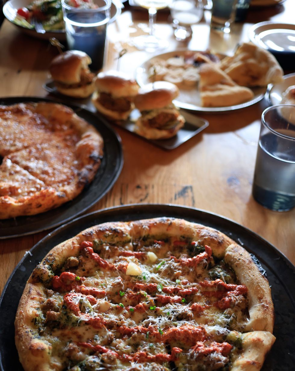 pizza and sliders and the kitchen table restaurant at the james b beam distilling co