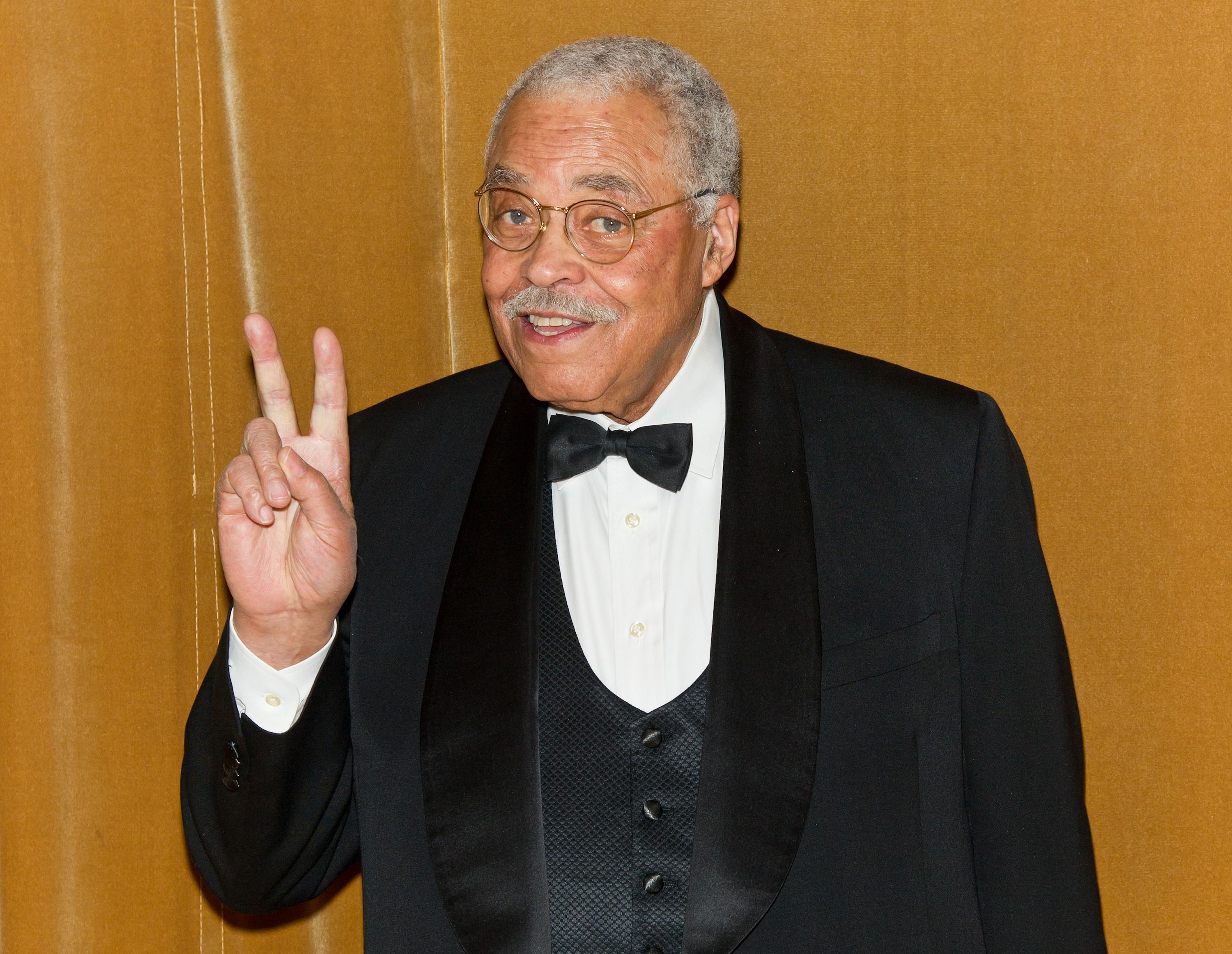 Star Wars and Lion King's James Earl Jones receives tributes after death at age 93