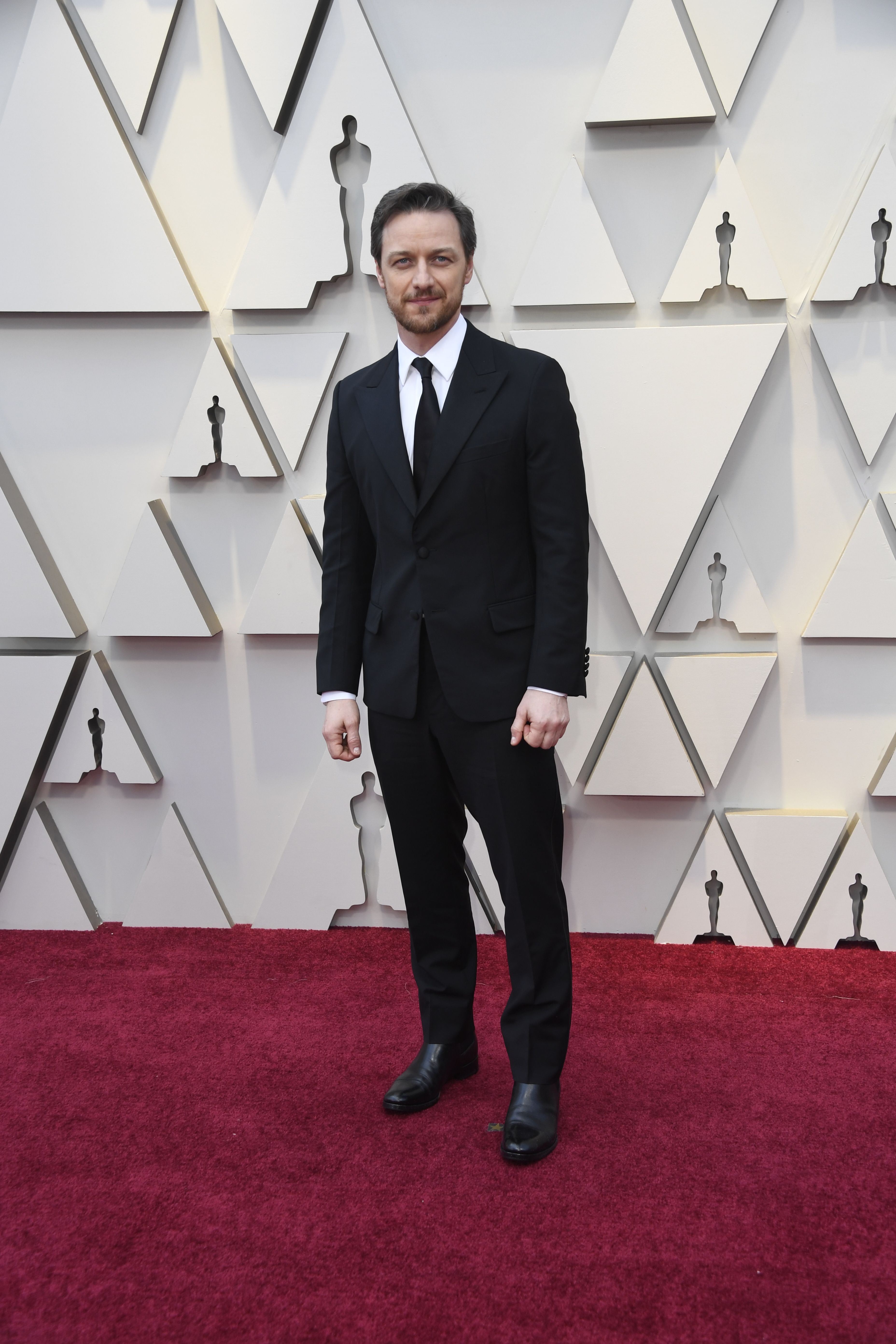 Guy with dress at oscars outlet 2019