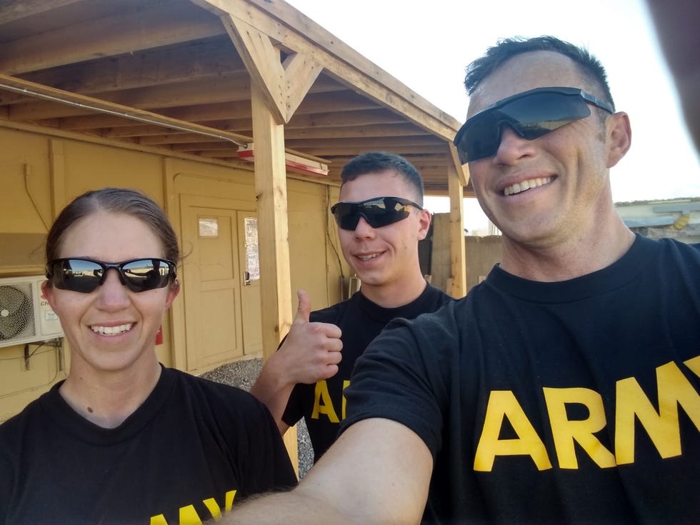 Eyewear, Cool, Yellow, Sunglasses, Selfie, Glasses, Fun, T-shirt, Team, Recreation, 