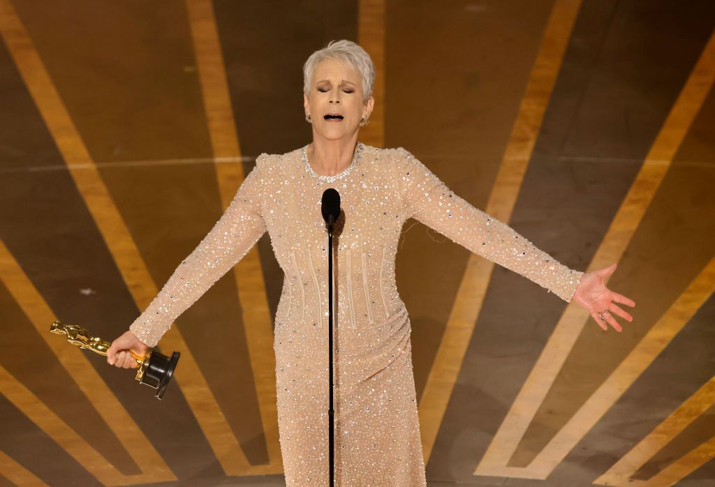 Fans Lose It Over Jamie Lee Curtis Emotional Oscar S Win Speech   Jamie Lee Curtis Accepts The Best Supporting Actress For News Photo 1678717122 