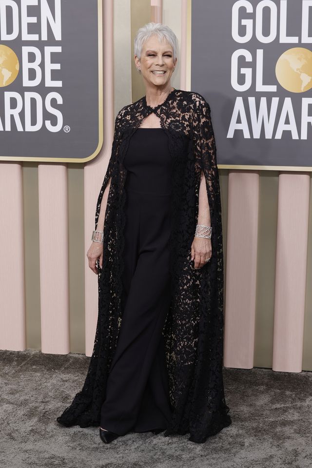 Jamie Lee Curtis Stuns in Lace Cape at the 2023 Golden Globes