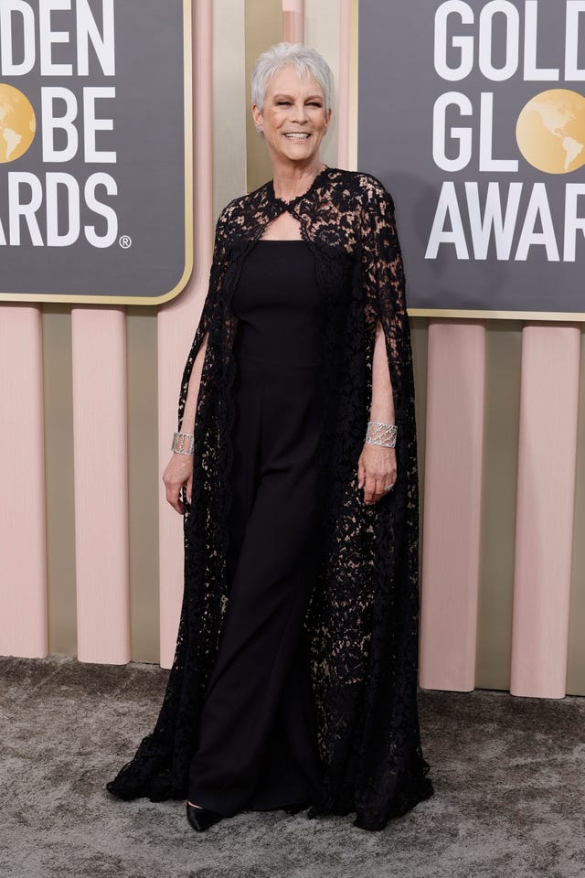 Jamie Lee Curtis Stuns in Lace Cape at the 2023 Golden Globes