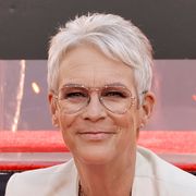 jamie lee curtis hand and footprint in cement ceremony at tcl chinese theatre