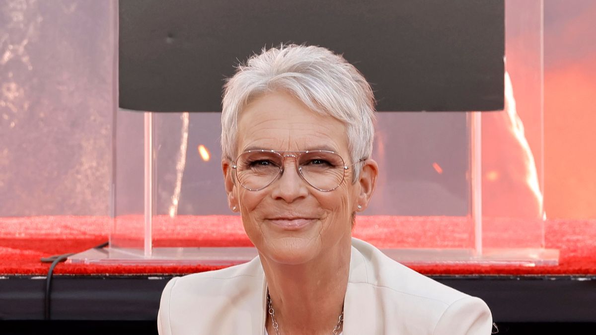 Jamie Lee Curtis Poses Nude And In A Bathing Suit In 'NYT' Photos
