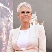 jamie lee curtis hand and footprint in cement ceremony at tcl chinese theatre
