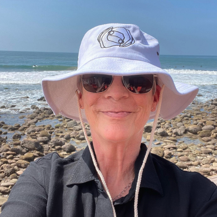 Jamie Lee Curtis Poses in Bucket Hat for Fresh-Faced Beach Selfie