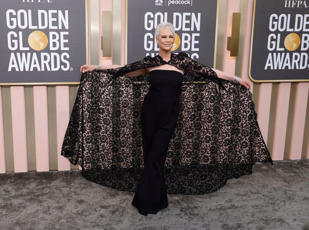 Jamie Lee Curtis wears floor length cape to the Golden Globes