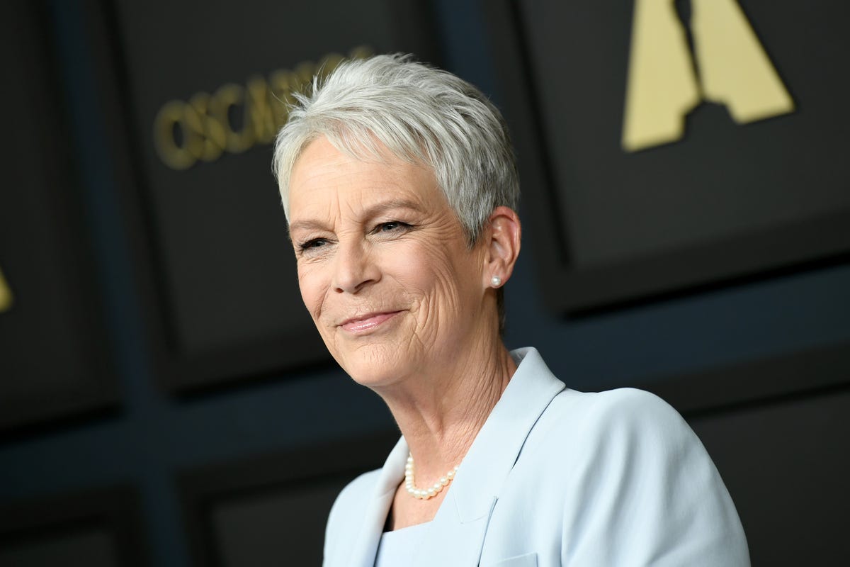 Jamie Lee Curtis Fans Express Concern After She Reveals a Post-Oscars Injury