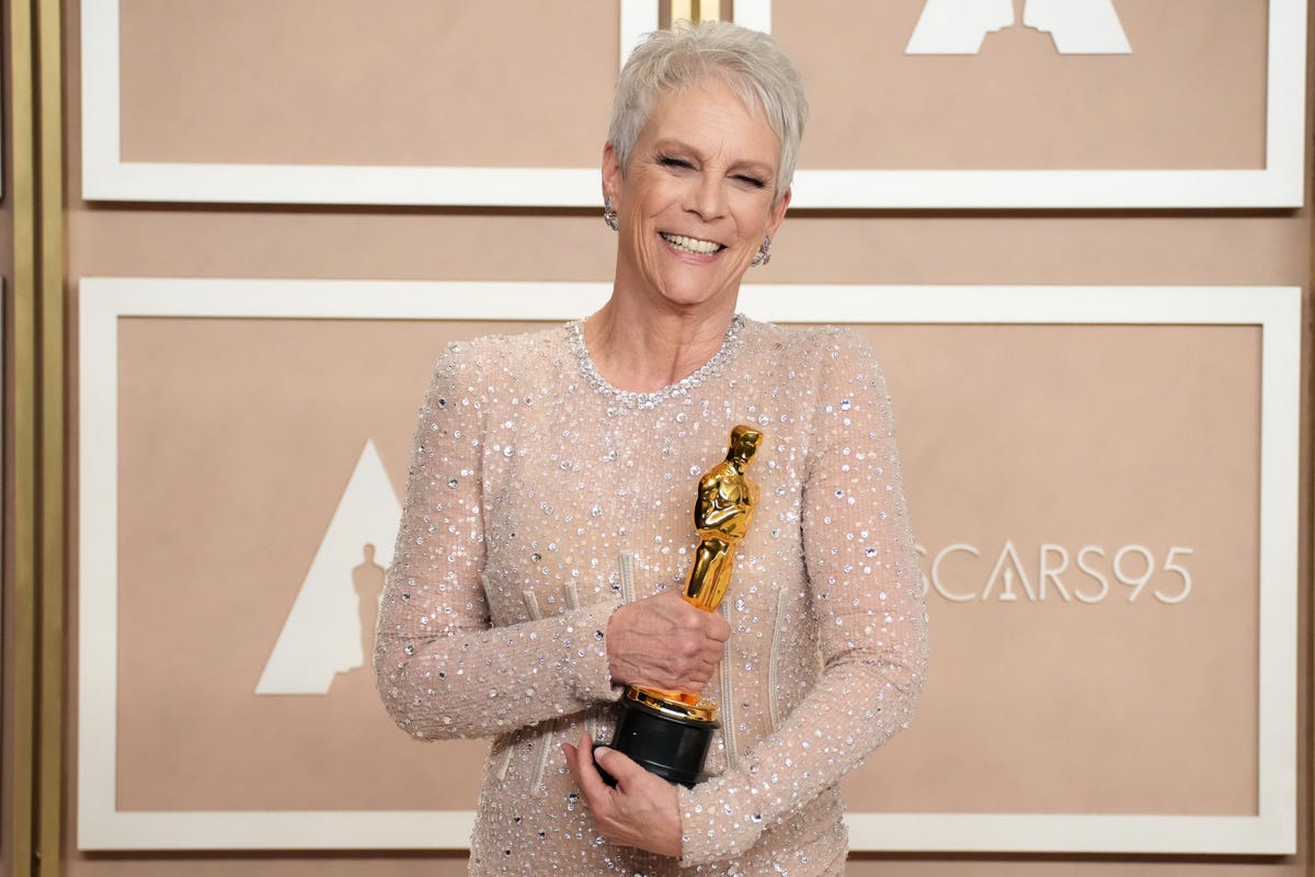 Jamie Lee Curtis, 64, Slams 'AI,' 'Filters,' and Retouching: 'Alarming'
