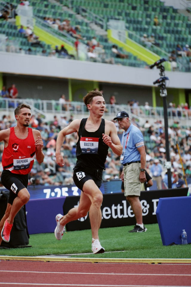 runner on track in steeplechase