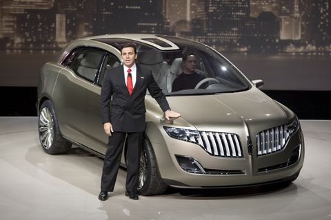 jan 14 2008 mark fields of ford with the lincoln mkt concept during monday media day at the naias 2