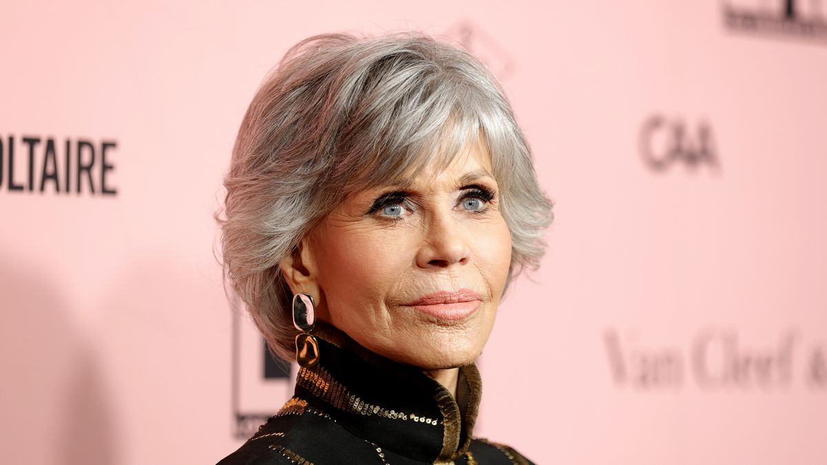 Colore capelli Estate 2022: Jane Fonda rinuncia al grigio e stupisce