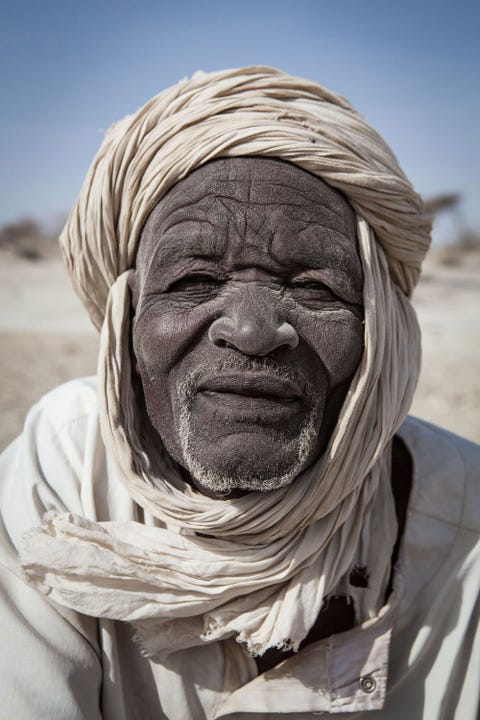 Mohammed Mboudou wint al sinds zijn twintigste natron een natriumhoudend mineraal dat gevonden wordt aan de randen van het bekken