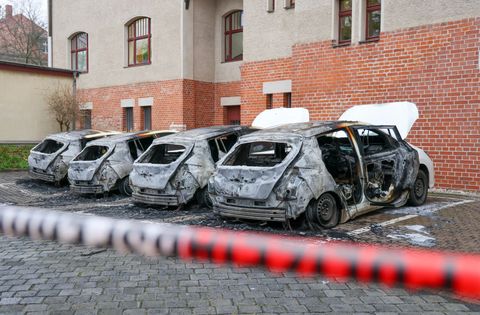 four electric nissan leafs of the leipzig public order office caught fire