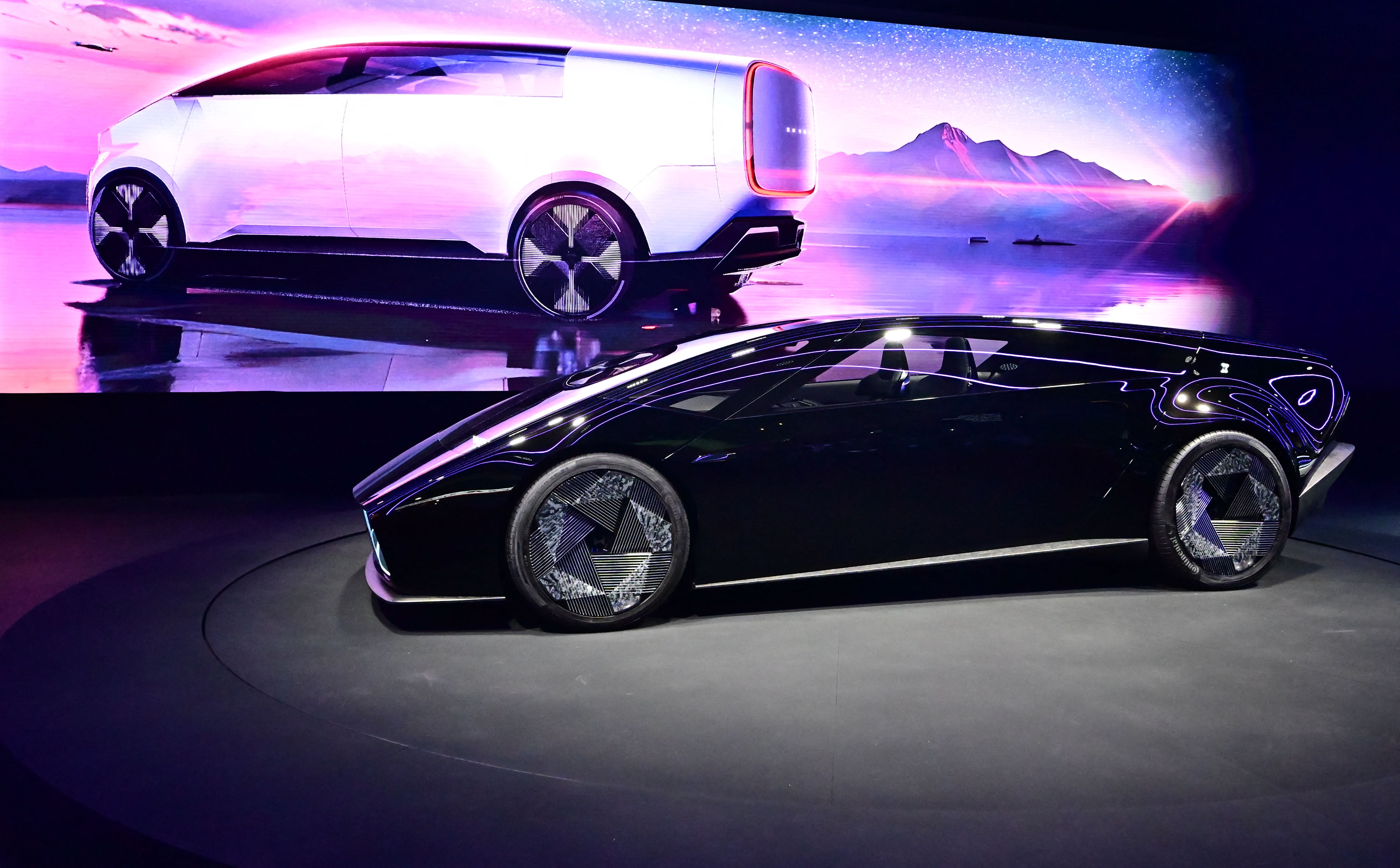 Hybrid cars 2030 online