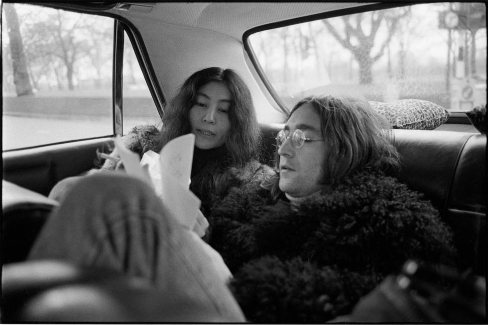 lennon and ono in car