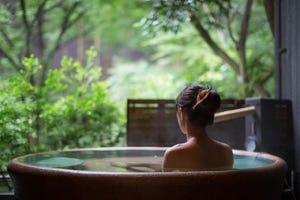 japanese lady in onsen