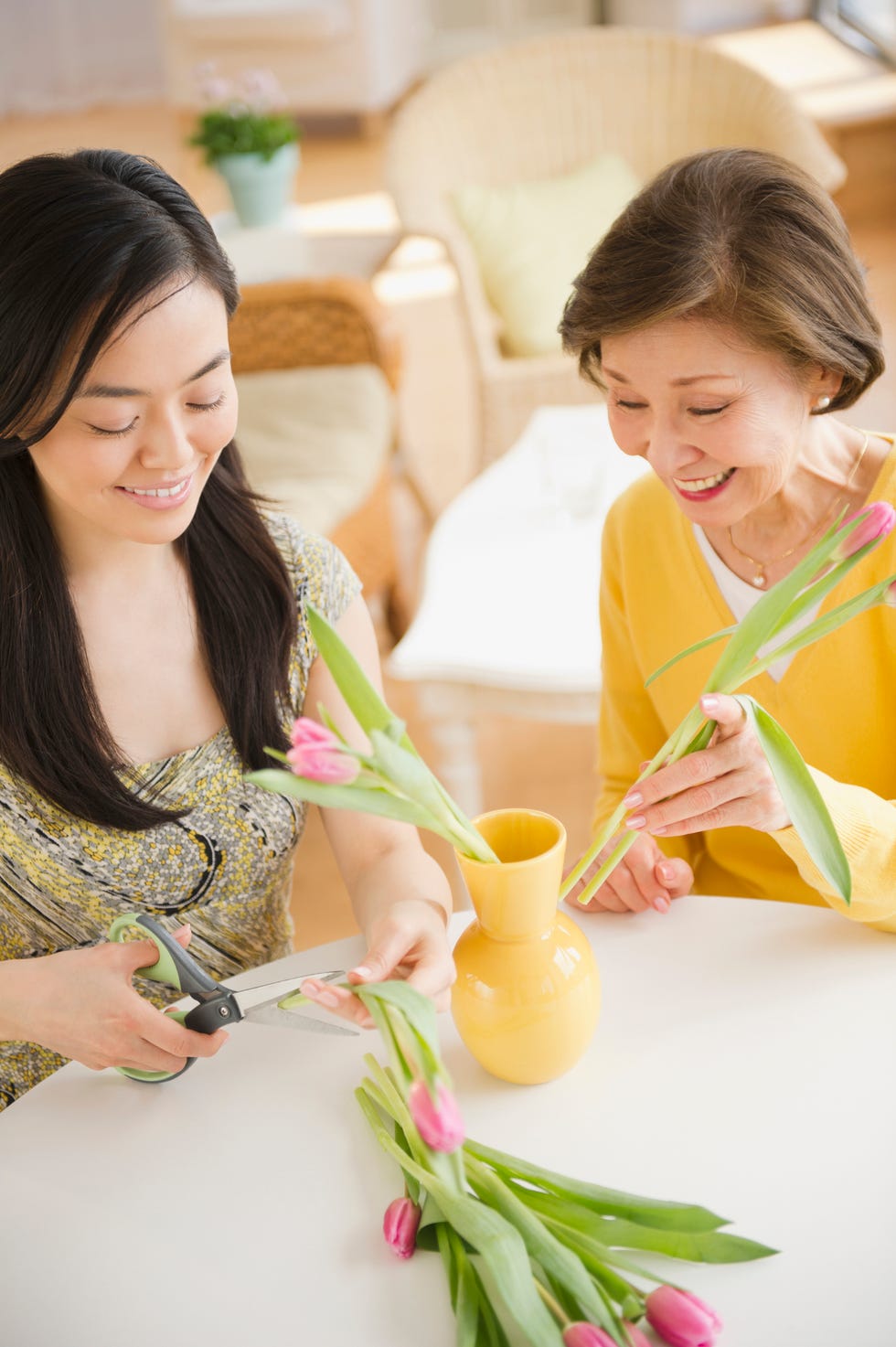 mother daughter flower arranging