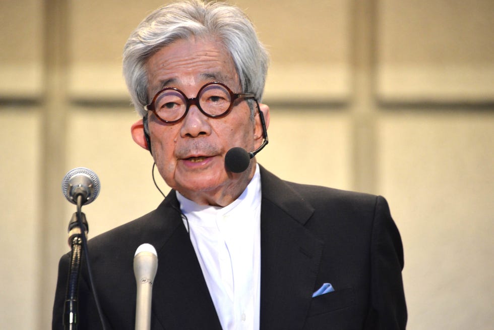 japanese nobel literature prize winner kenzaburo oe