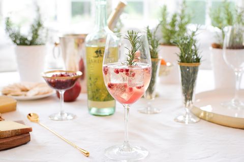 Wine glass, Stemware, Champagne stemware, Drink, Champagne cocktail, Glass, Drinkware, Champagne, Alcoholic beverage, Wine, 