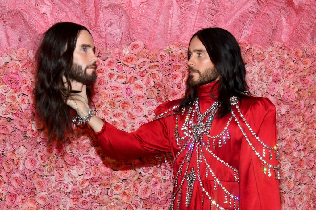 Jared Leto al Met Gala 2019 con la sua testa mozzata