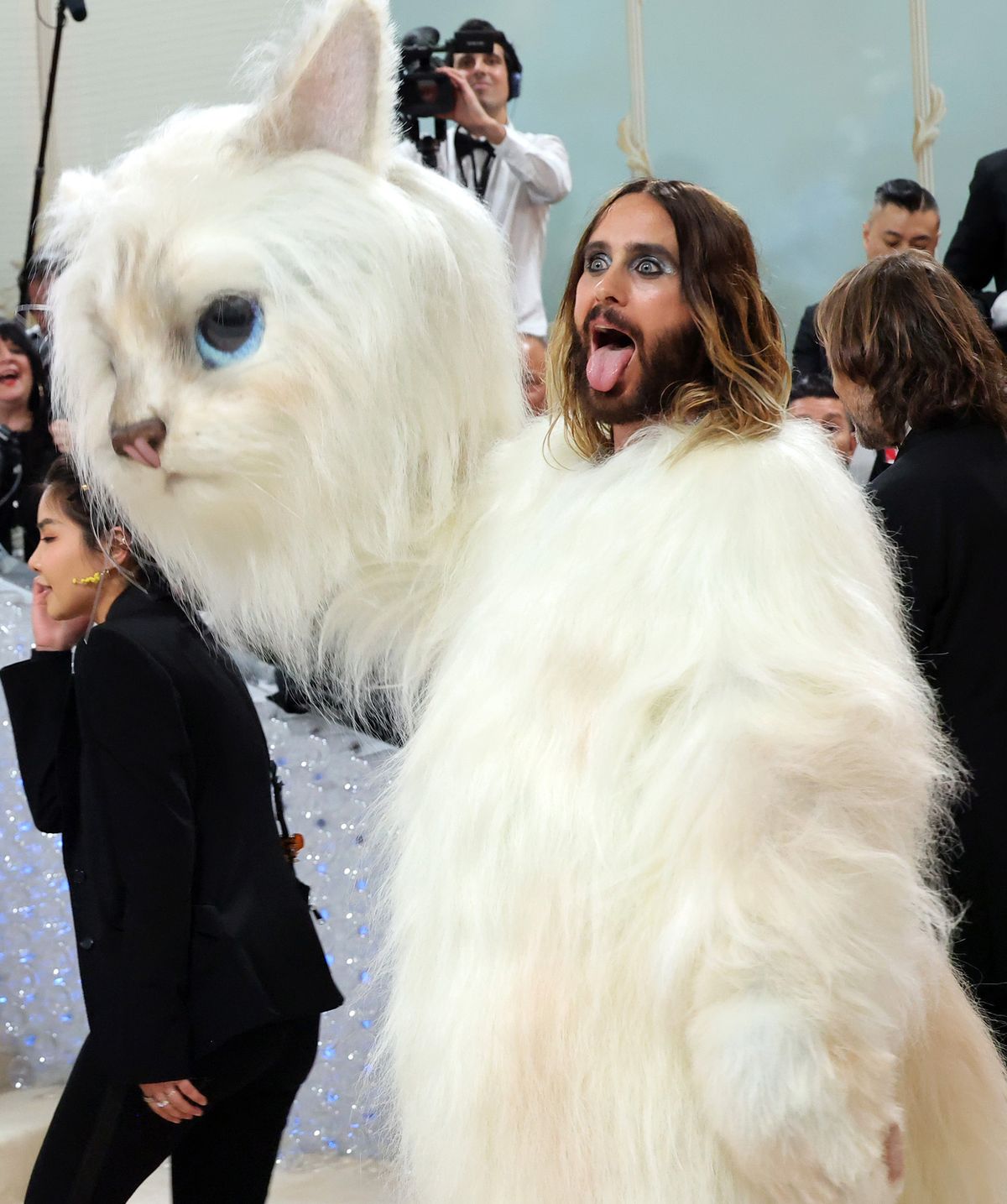 Jared Leto Dressed Up as Karl Lagerfeld's Cat Choupette at the 2023 Met ...