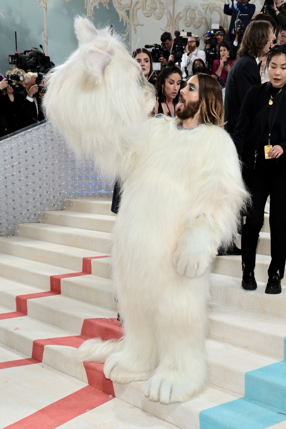 Jared Leto Dressed Up as Karl Lagerfeld's Cat Choupette at the 2023 Met ...