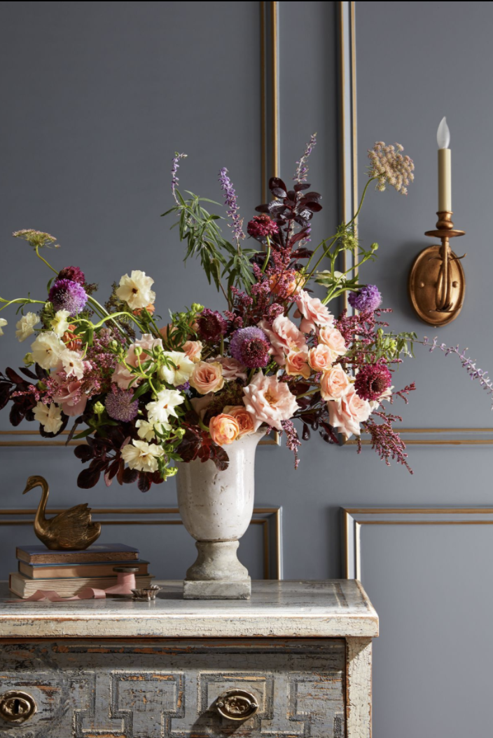 15 buenas ideas para colocar flores en jarrones bonitos