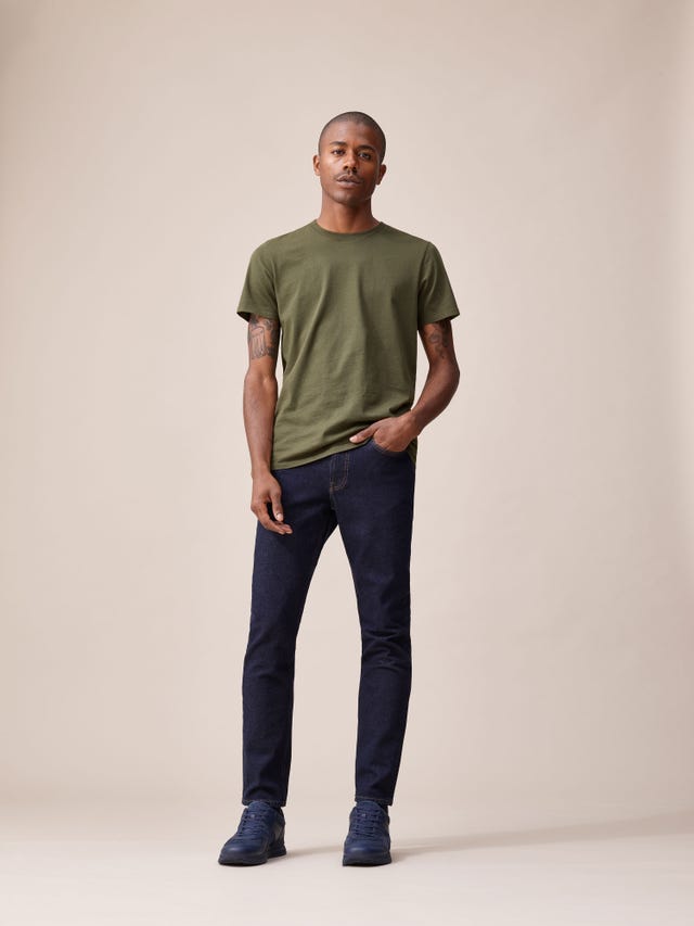 Everlane Lauches Its 12-Piece Uniform Collection for Men