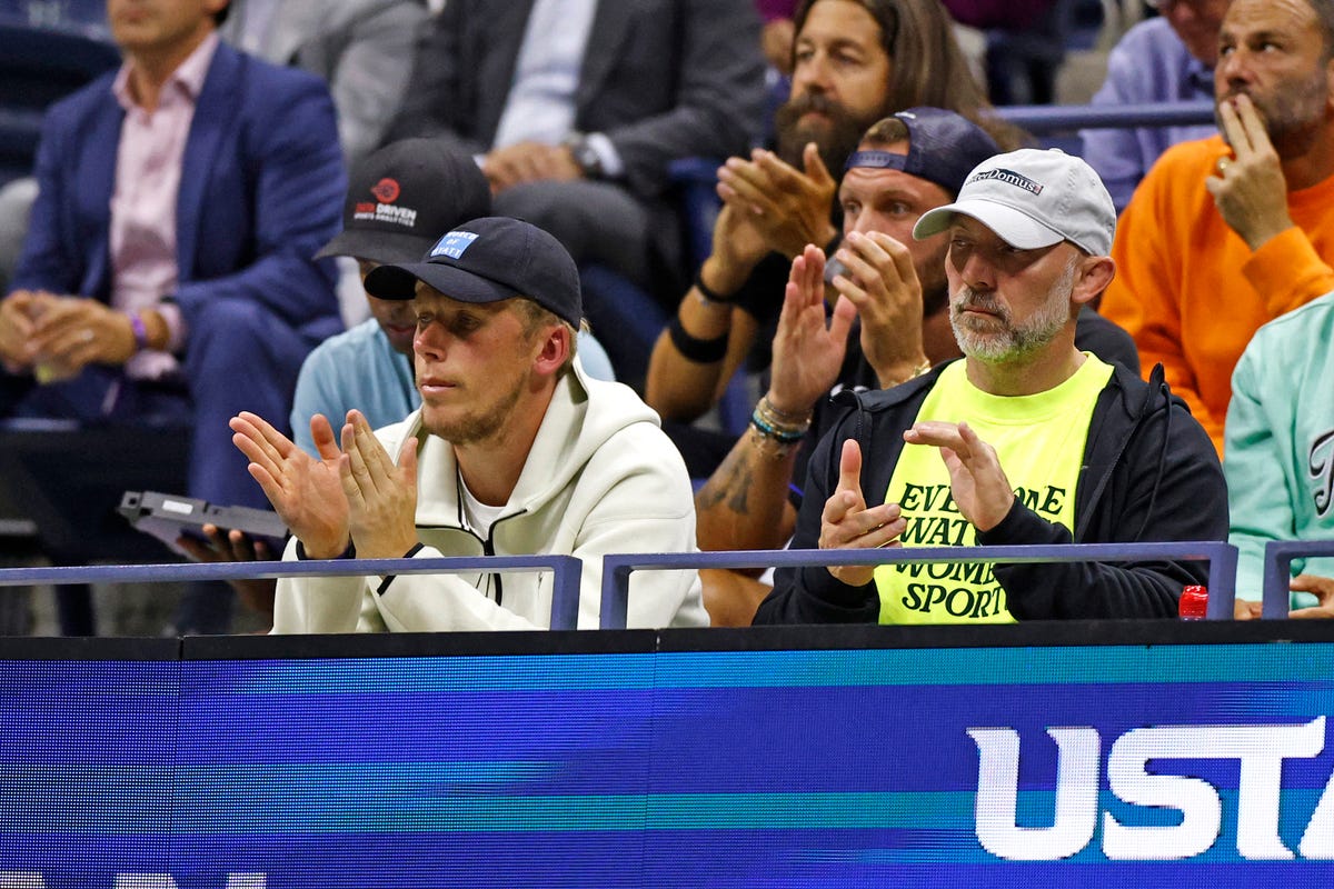 Who is sitting in Aryna Sabalenka’s player box?