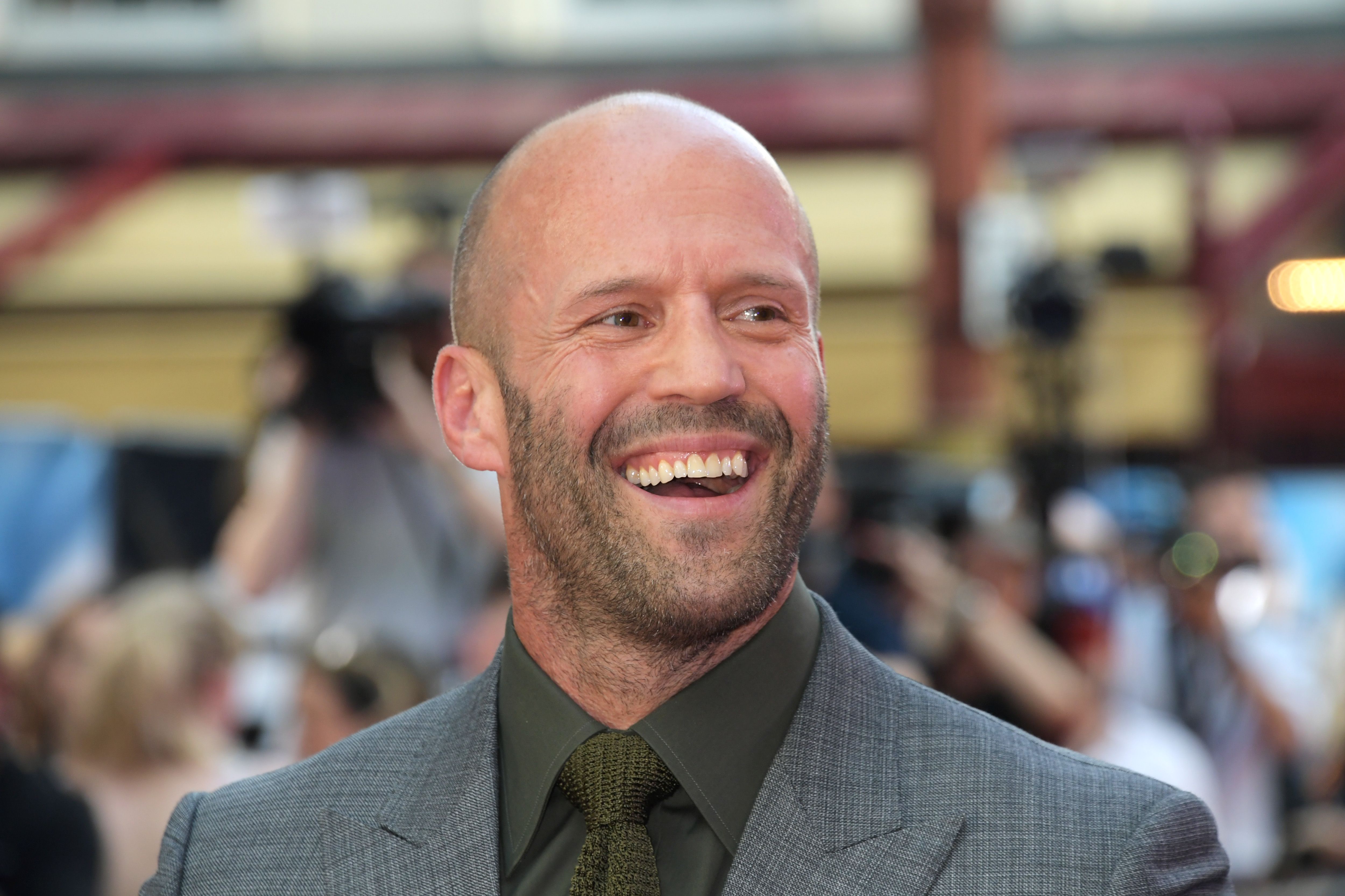 La razón por la que ya no verás los músculos de Jason Statham a los 56 años  en las películas del director Guy Ritchie y quiénes le han sustituido