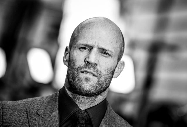 Jason Statham sigue reventando músculos a los 56 años como demuestran las primeras imágenes de su nueva película
