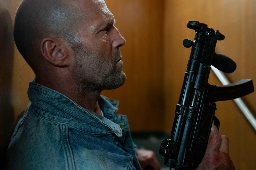 jason statham gripping an assault rifle in mutiny