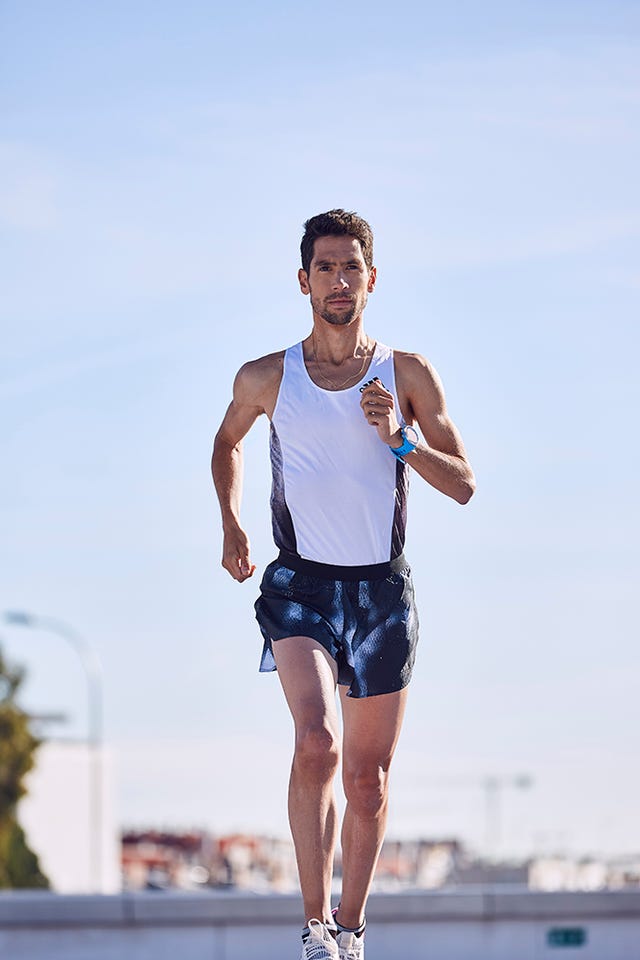 javi guerra durante un entrenamiento antes de la maratón de madrid