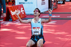 Javi Guerra celebra su marca mínima olímpica en Madrid