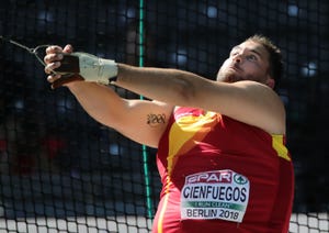 javier cienfuegos lanza el martillo en la copa de europa de lanzamientos de split