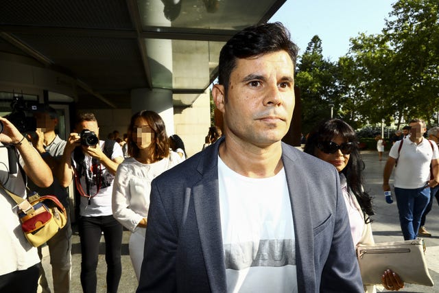 Javier Santos será padre