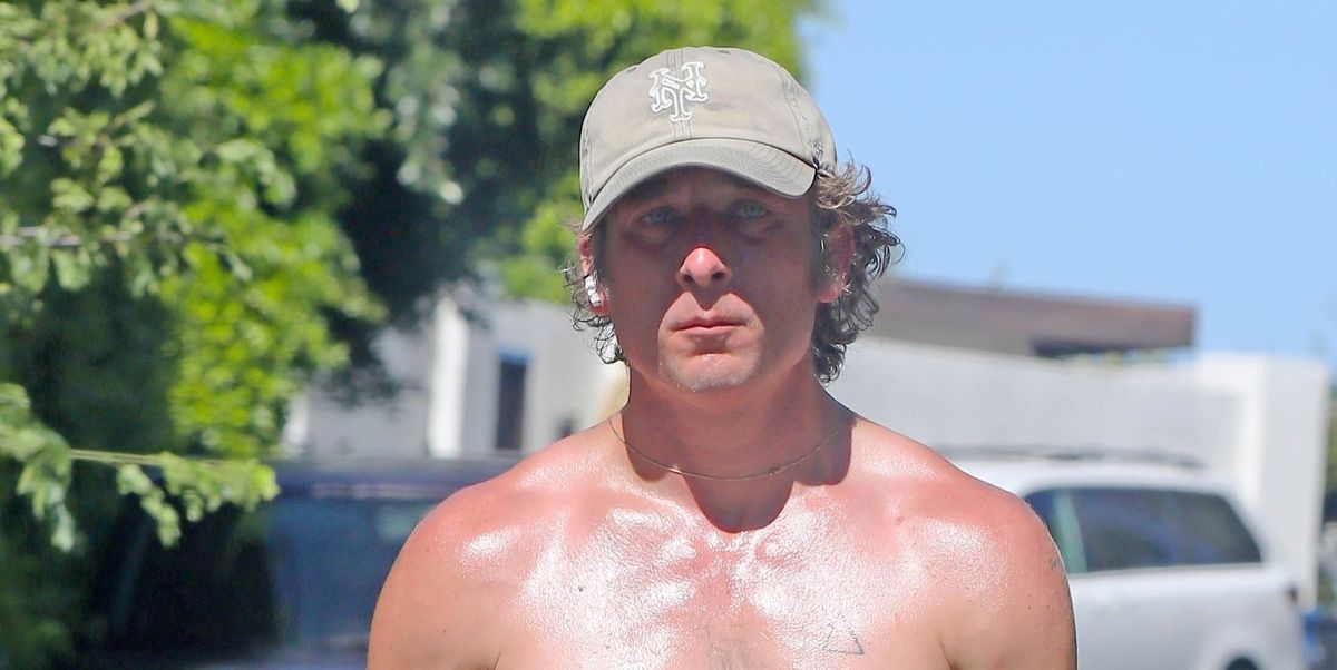 Shameless' Jeremy Allen White Shows Off Buff Body While On A Shirtless Run:  Photo 4476374, Jeremy Allen White, Shirtless Photos