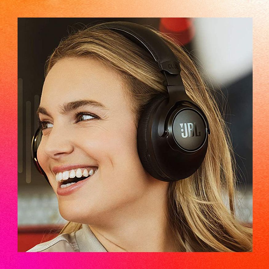 woman wearing jbl club one headphones