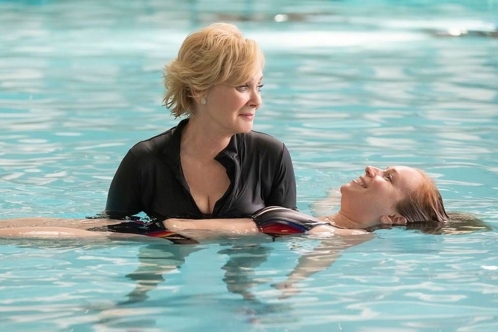 jean smart and hannah einbinder in a pool