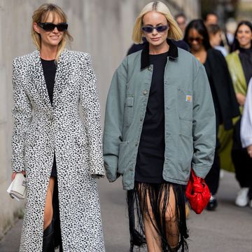 vrouwen tijdens paris fashion week