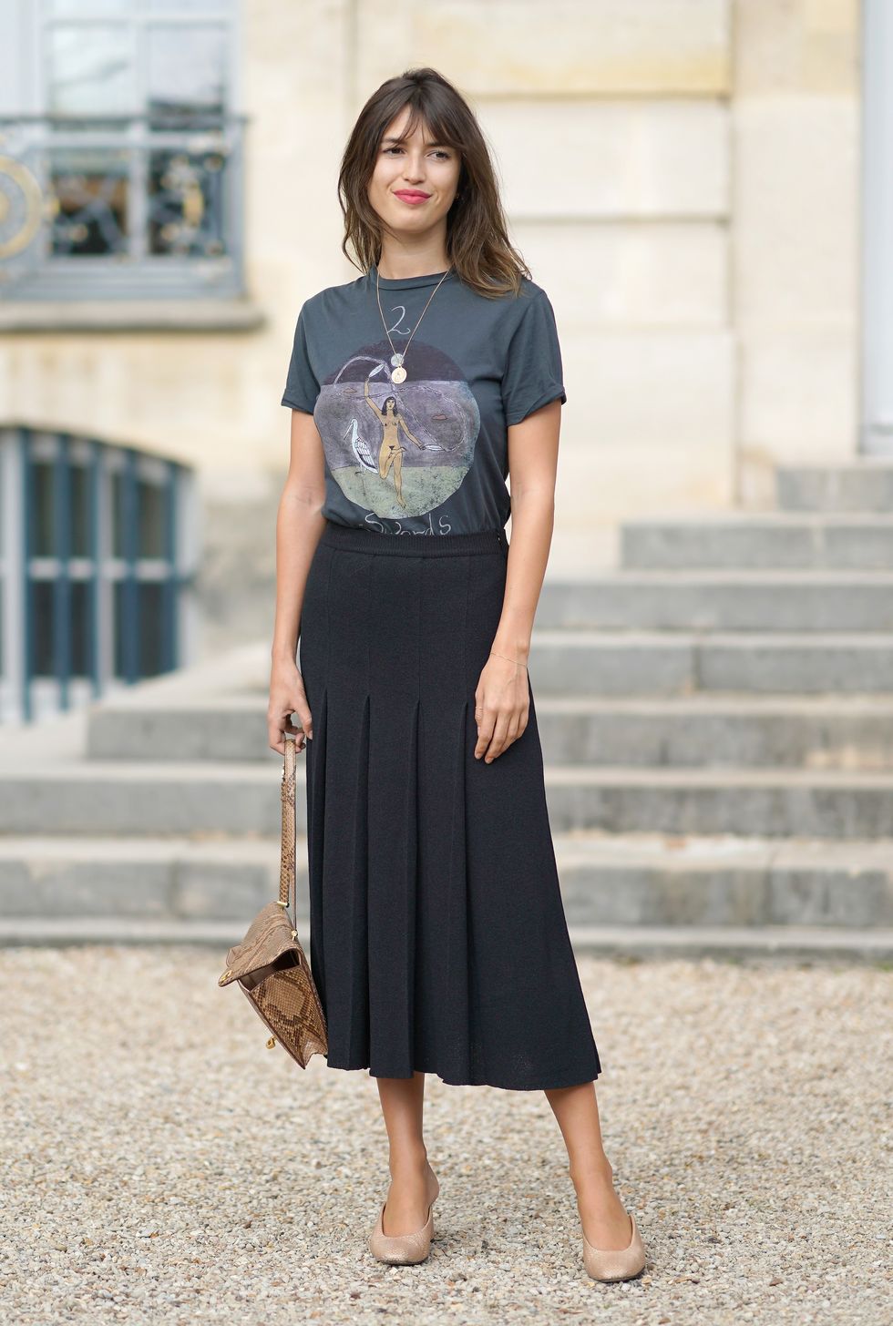 ジャンヌ・ダマスの黒ロングスカートはクラシックなデザイン。