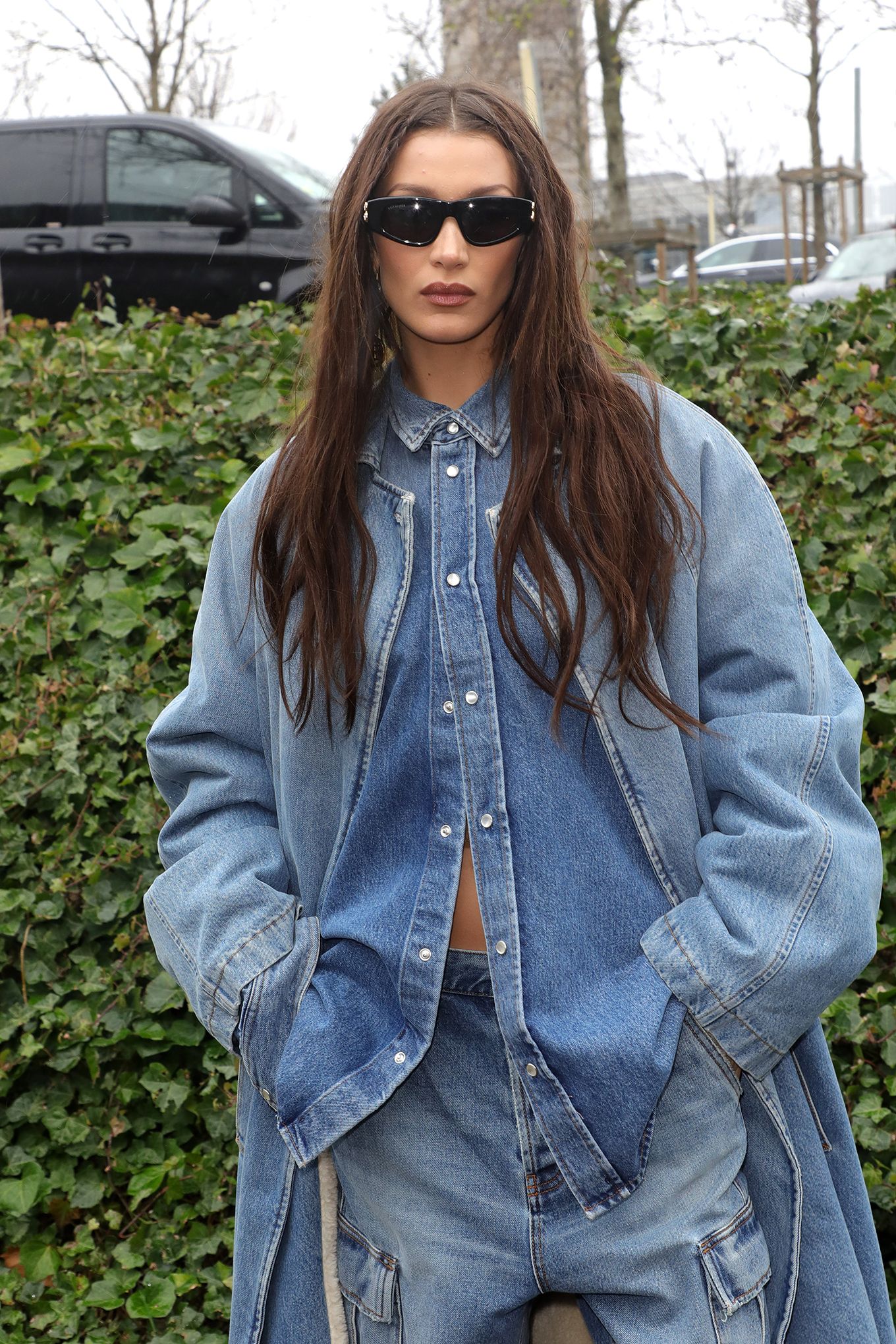 Jeans moda primavera 2020 consumati come Bella Hadid